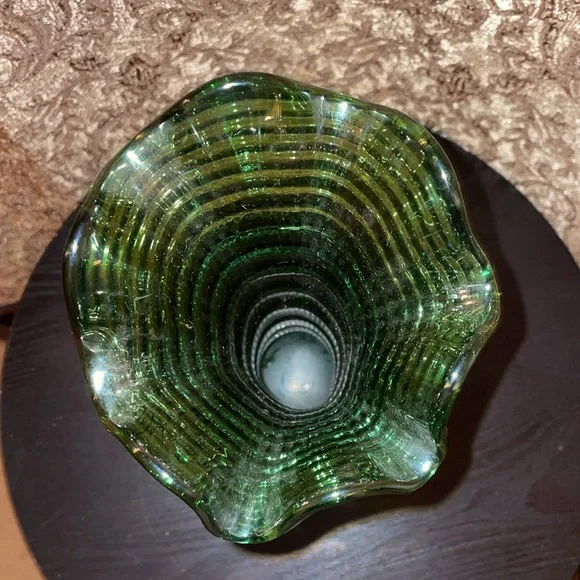 NWOT Vintage 1930’s Imperial Ripple Green Carnival Glass Vase. - Picture 5 of 7
